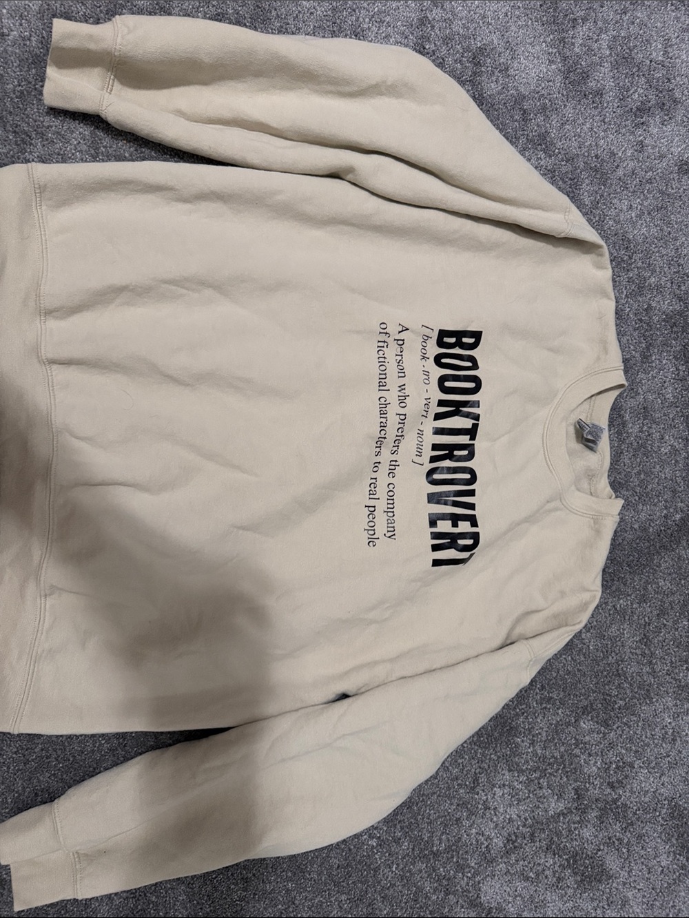 Gildan Cream Crewneck Sweatshirt with 'BOOKTROVER' Chest Print